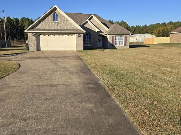 373 Renon LN, Caledonia, MS 39740