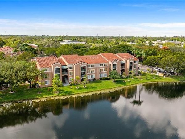 4840 N State Road 7, Unit 6304, Pompano Beach, FL 33073
