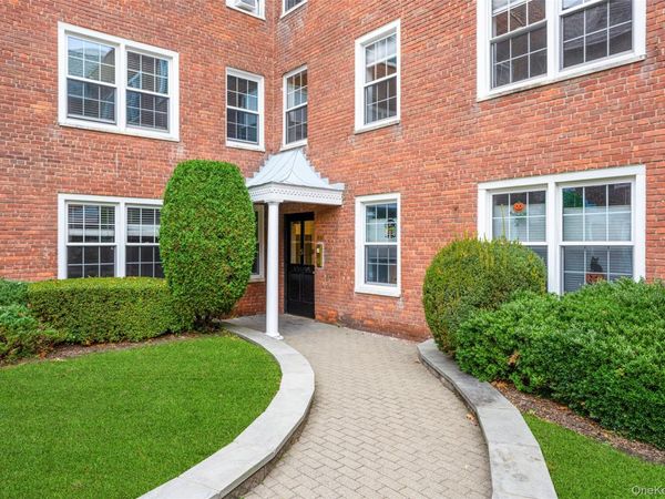 1815 Palmer Avenue, Unit 1R, Larchmont, NY 10538