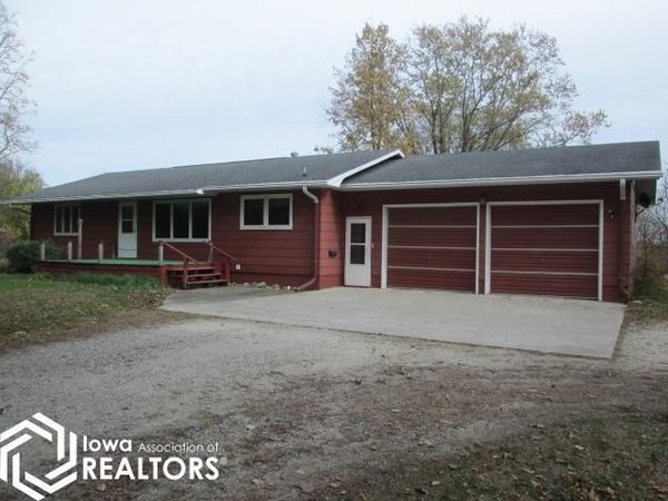 312 1st St NW, Belmond, IA 50421