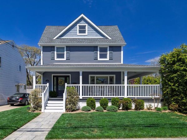 2 Atlas Avenue, Malverne, NY 11565