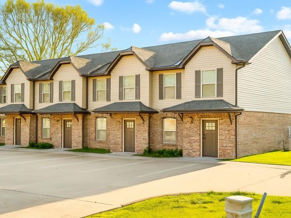 1760 Spring Water Dr , Clarksville, TN 37040