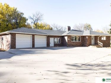 825 N Academy Avenue, York, NE 68467