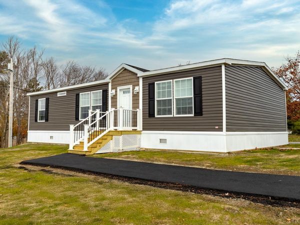 30 Main Road, Holden, ME 04429