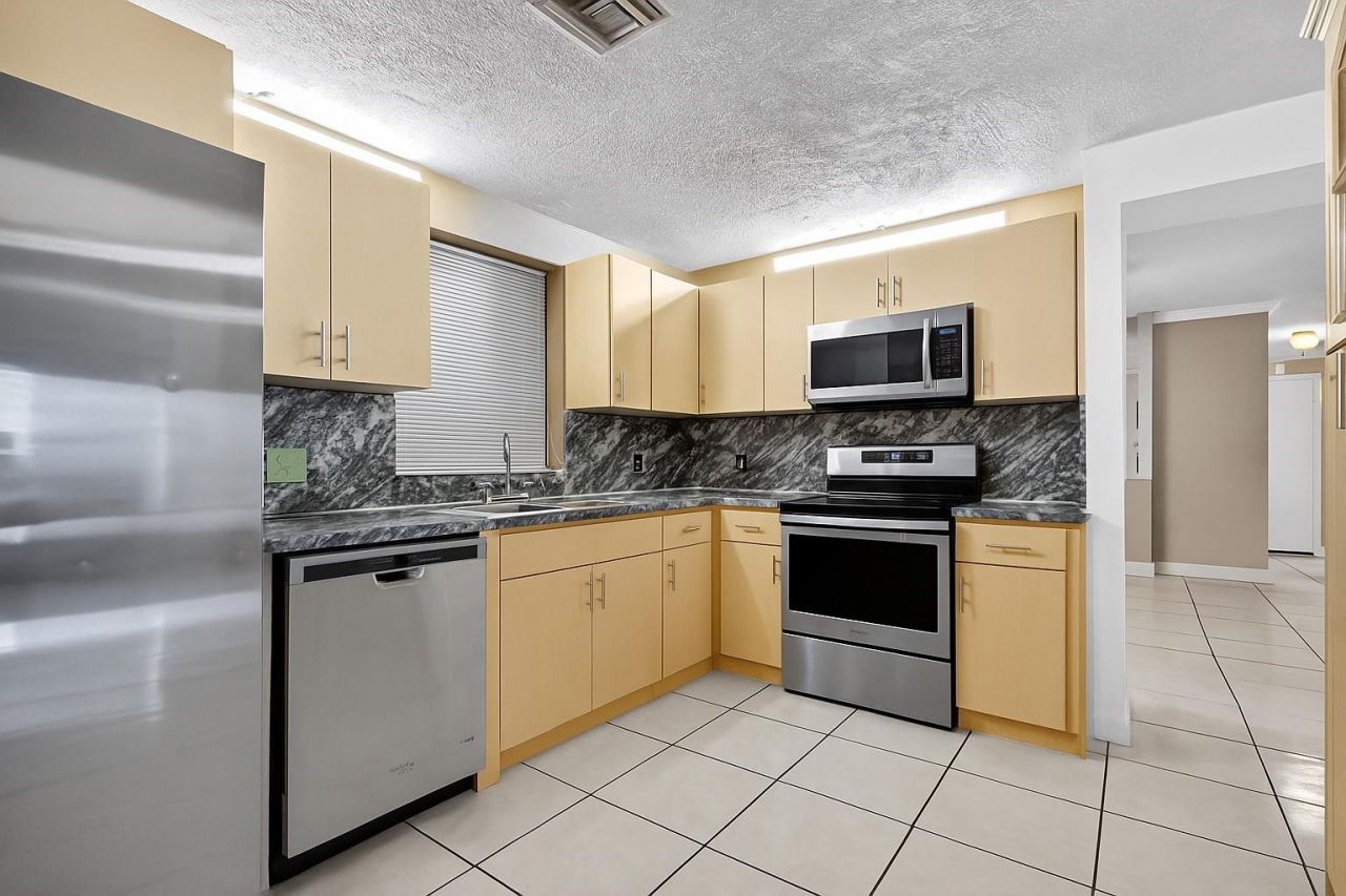 1910 SW 98th Terrace, Miramar, FL 33025 Photo