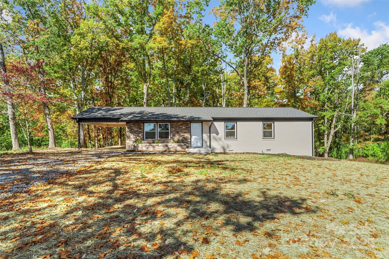 715 7th Avenue Se, Hickory, NC 28602 Main Photo