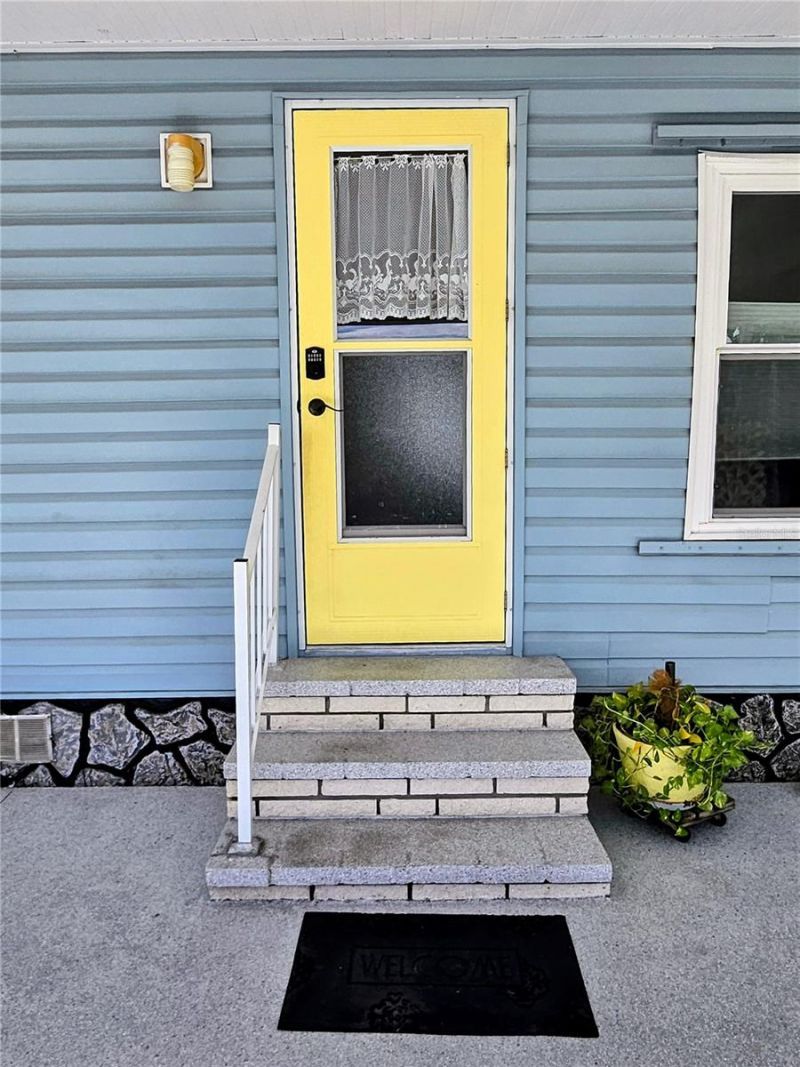 305 Oakwood Boulevard E, Sarasota, FL 34237 Photo