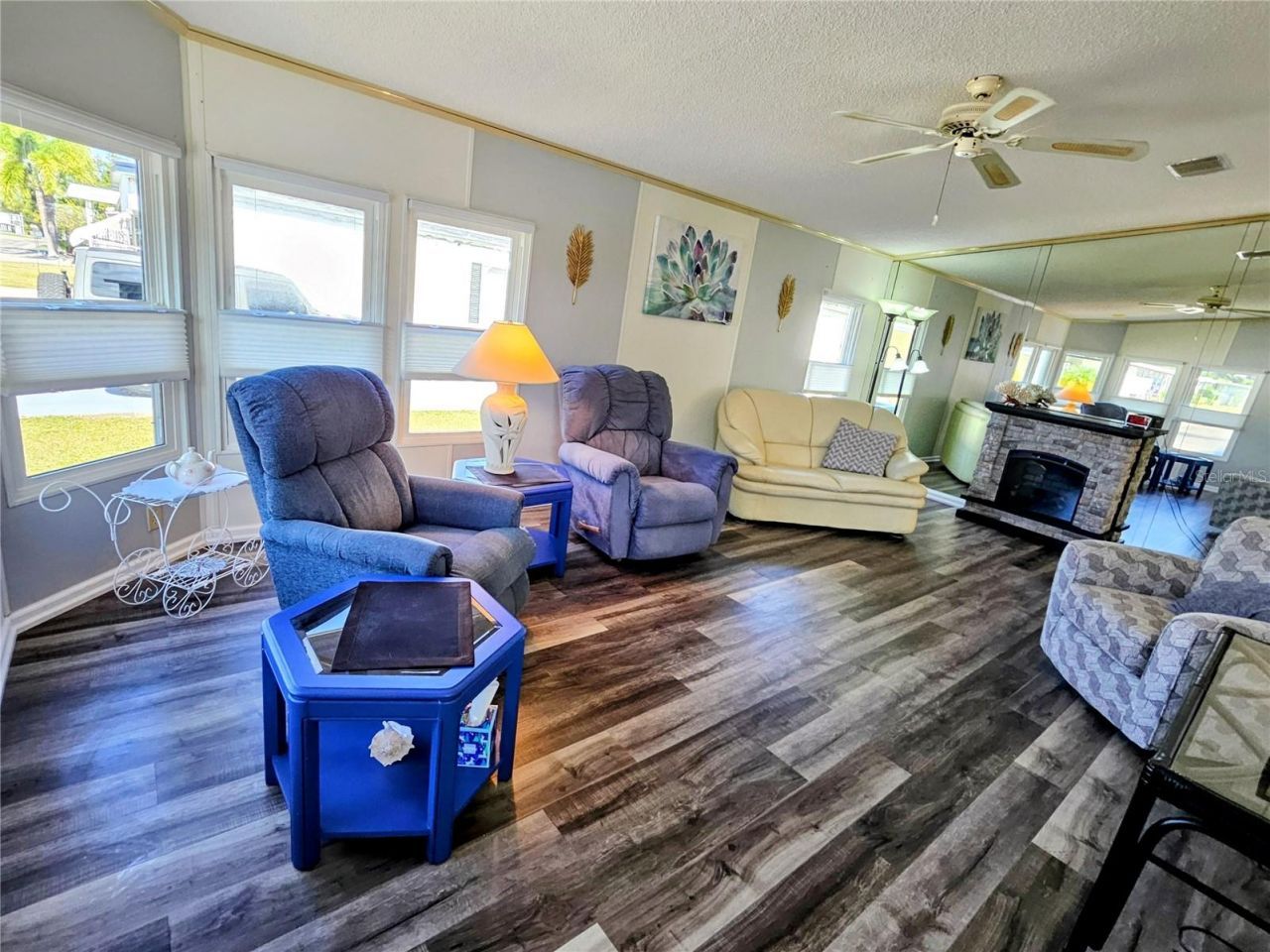 305 Oakwood Boulevard E, Sarasota, FL 34237 Photo