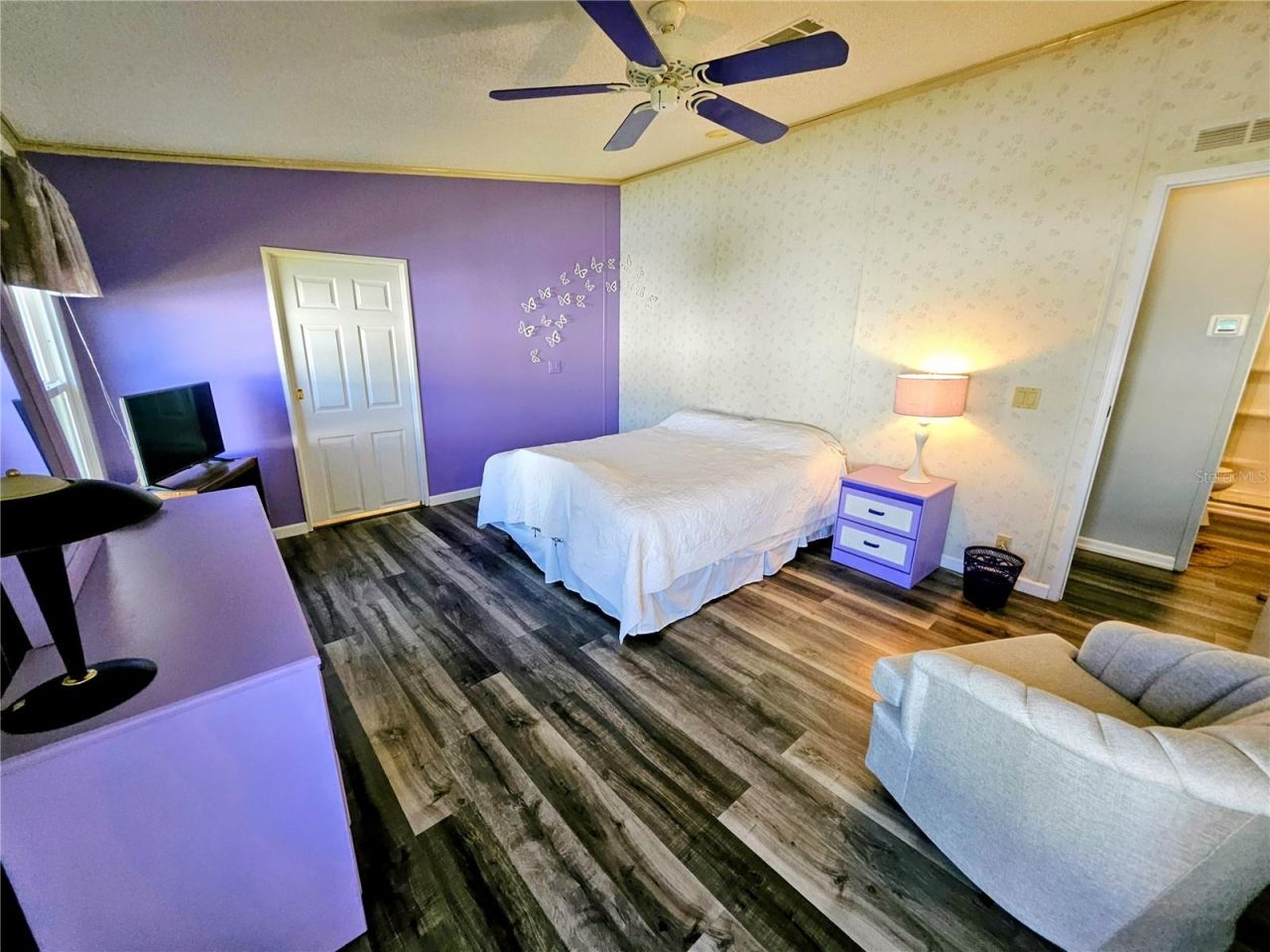 305 Oakwood Boulevard E, Sarasota, FL 34237 Photo