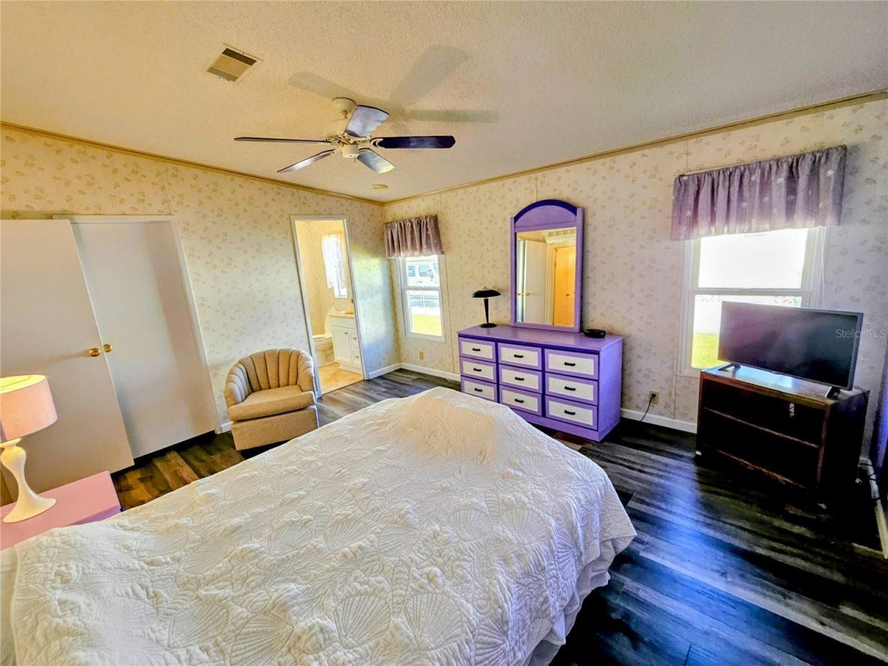 305 Oakwood Boulevard E, Sarasota, FL 34237 Photo