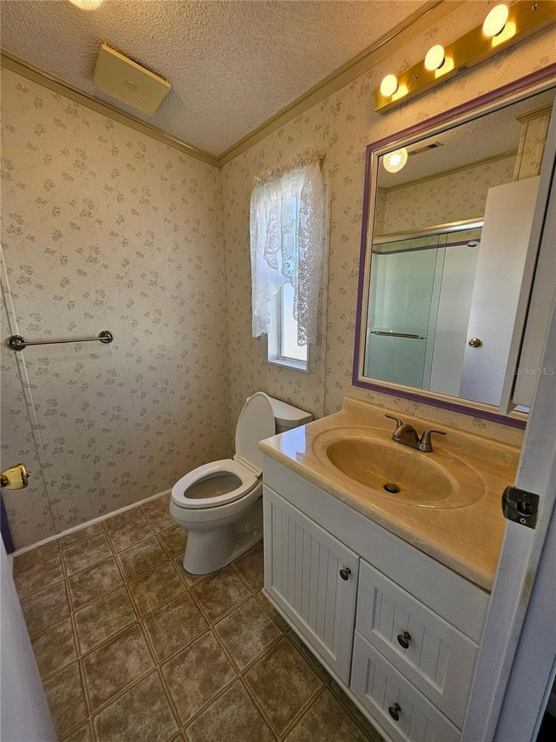 305 Oakwood Boulevard E, Sarasota, FL 34237 Photo