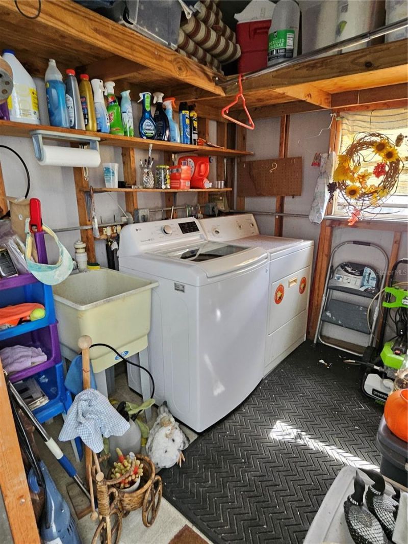 305 Oakwood Boulevard E, Sarasota, FL 34237 Photo