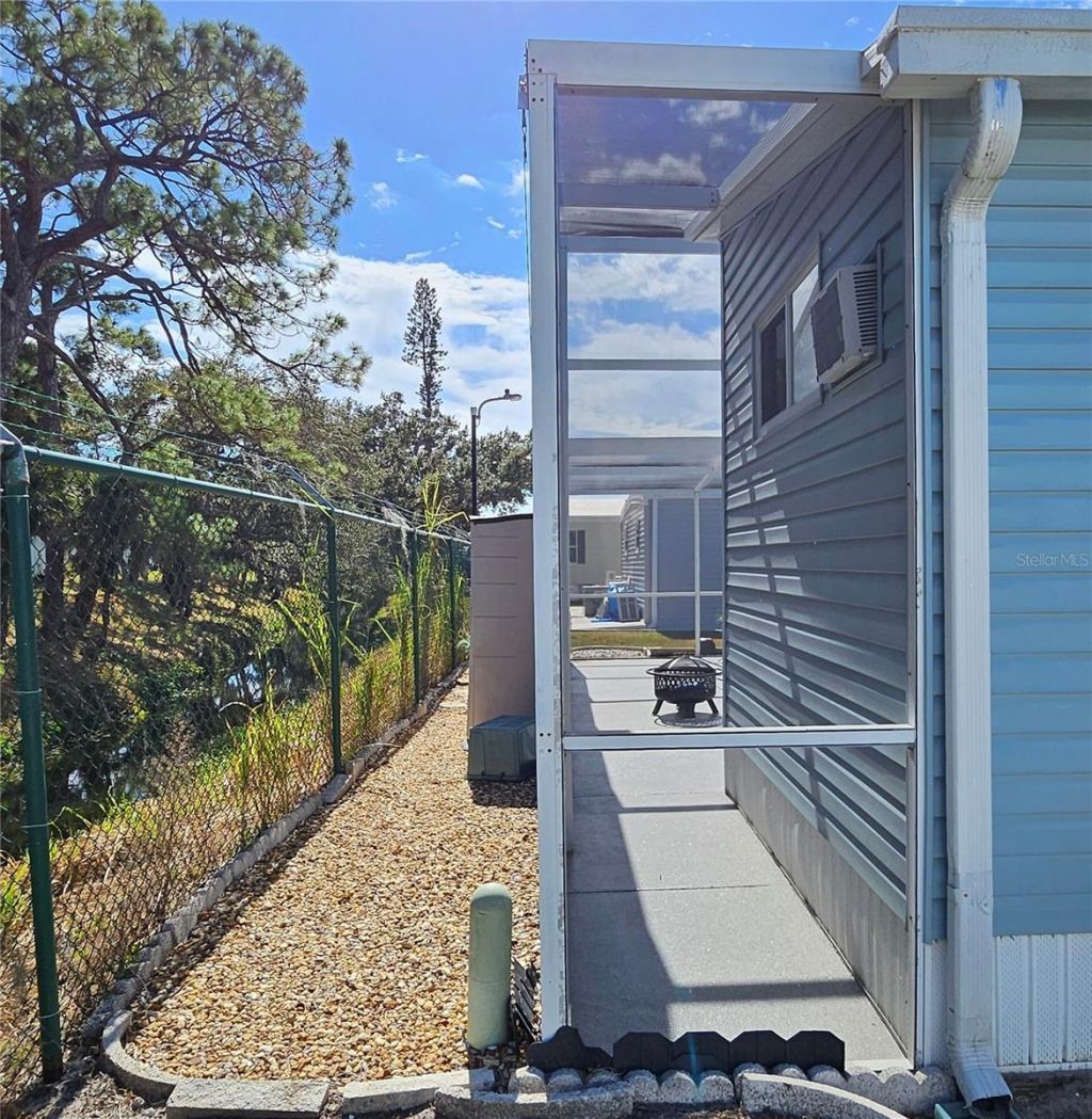 305 Oakwood Boulevard E, Sarasota, FL 34237 Photo