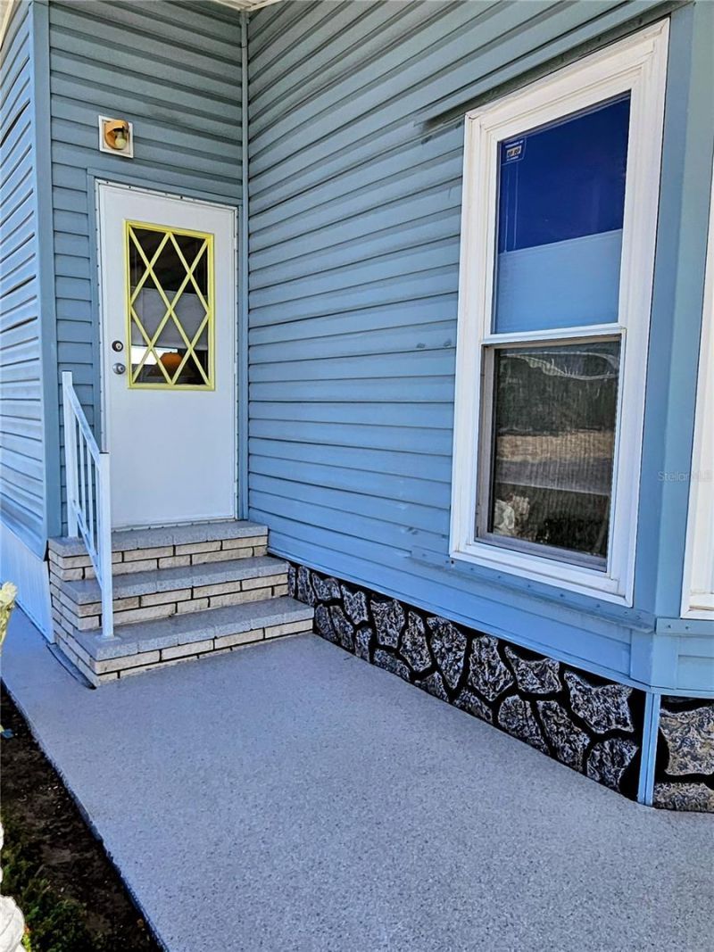 305 Oakwood Boulevard E, Sarasota, FL 34237 Photo