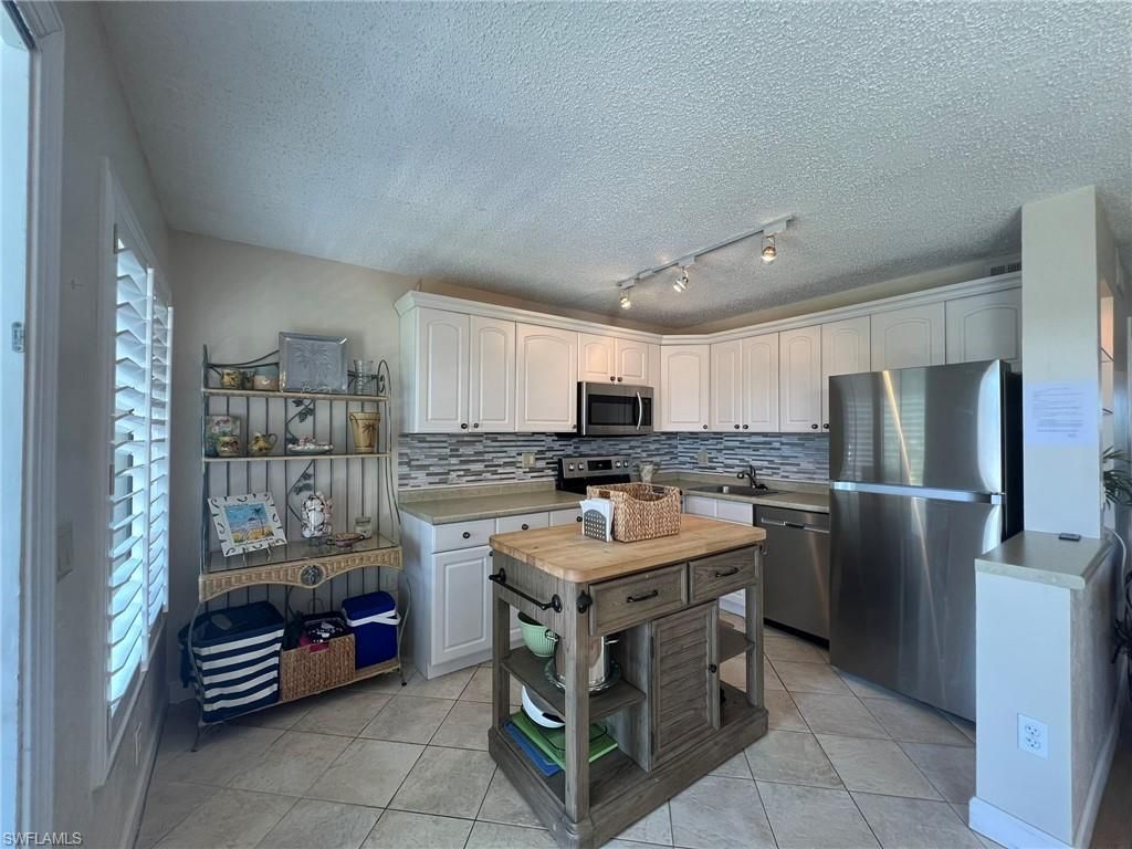 1250 Tennisplace Ct, Unit A33, Sanibel, FL 33957 Photo