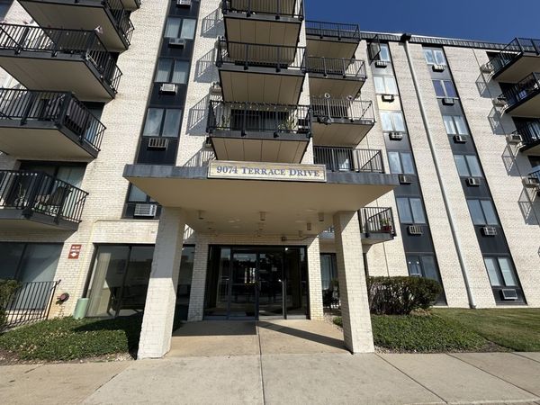 9074 W Terrace Drive, Unit 4N, Niles, IL 60714