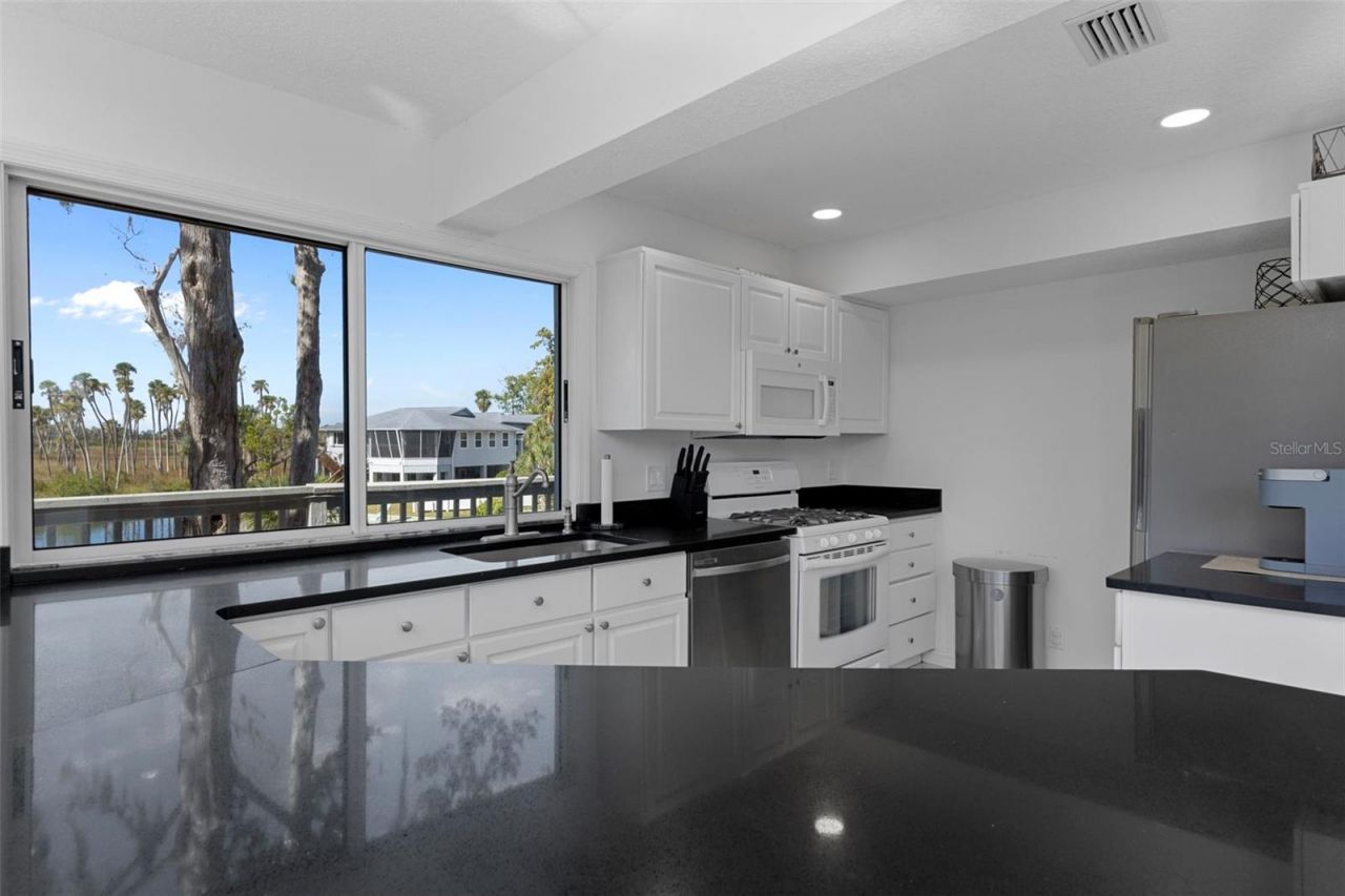 5272 Tropical Point, Weeki Wachee, FL 34607 Photo