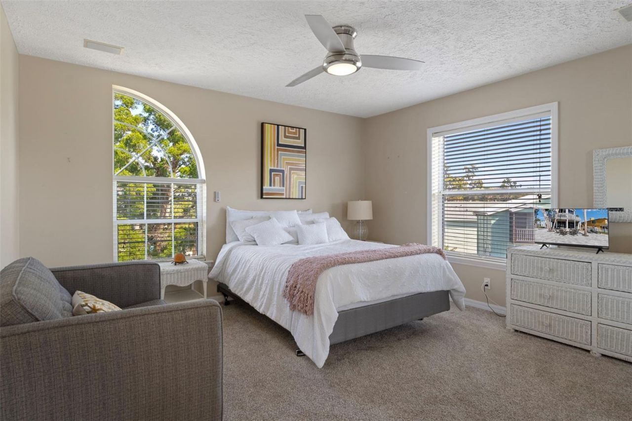 5272 Tropical Point, Weeki Wachee, FL 34607 Photo