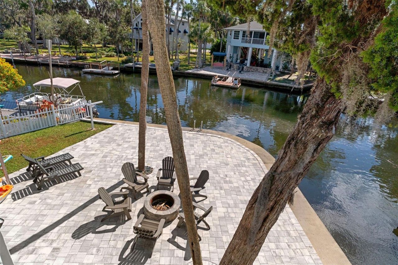 5272 Tropical Point, Weeki Wachee, FL 34607 Photo