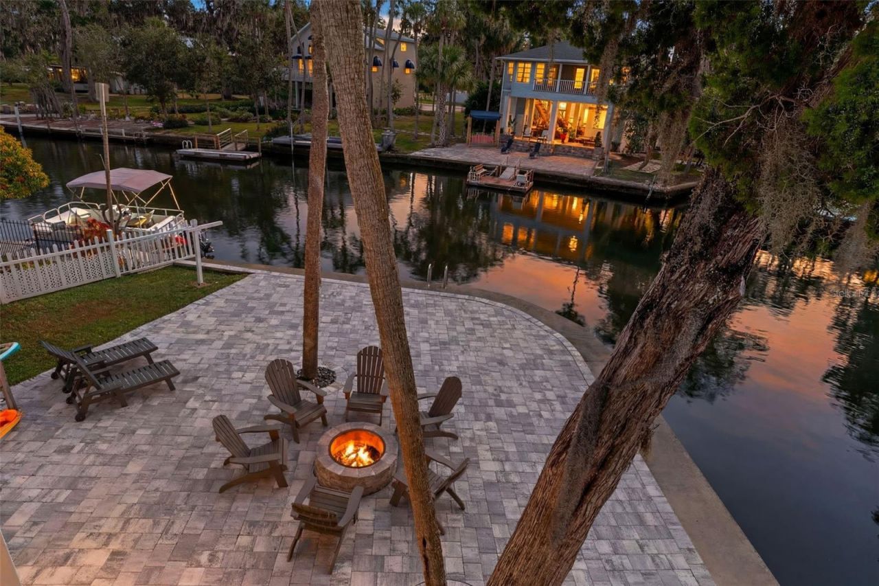 5272 Tropical Point, Weeki Wachee, FL 34607 Photo