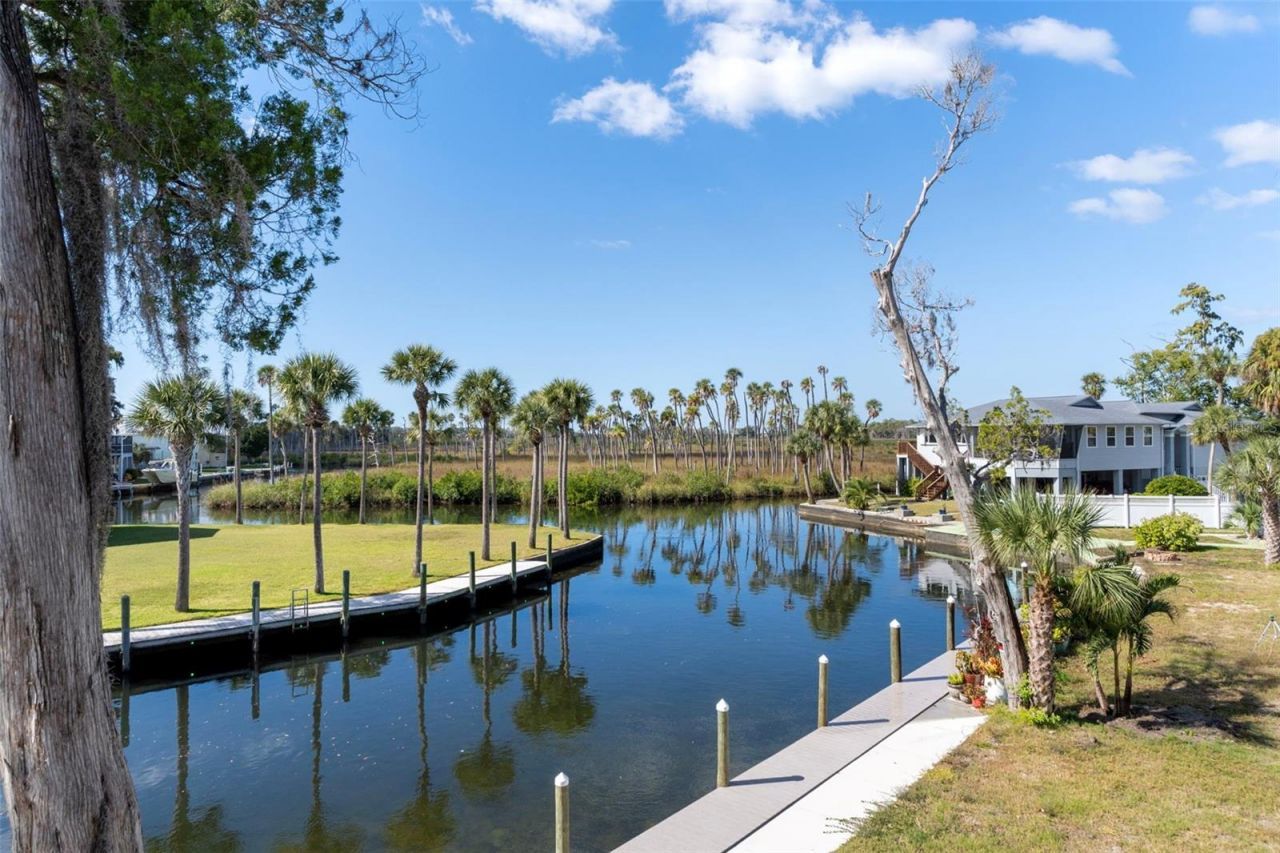 5272 Tropical Point, Weeki Wachee, FL 34607 Photo