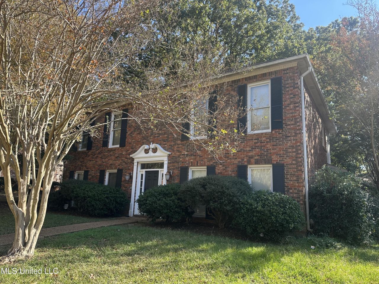 43 S Crownpointe Drive, Jackson, MS 39211 Main Photo