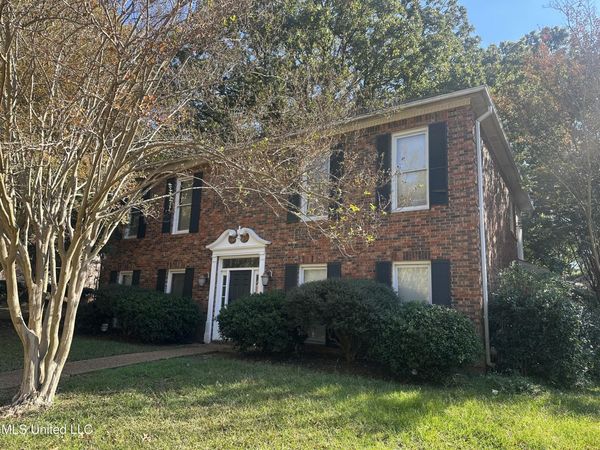 43 S Crownpointe Drive, Jackson, MS 39211