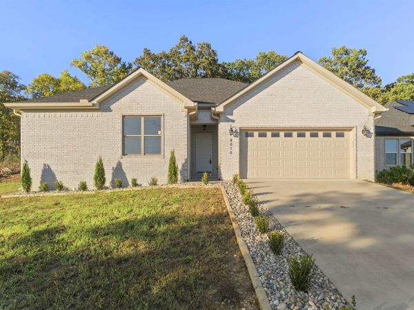 8010 Kanis Oaks Drive, Little Rock, AR 72204