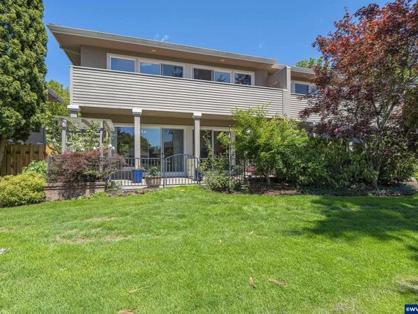 32082 SW Charbonneau Dr, Wilsonville, OR 97070