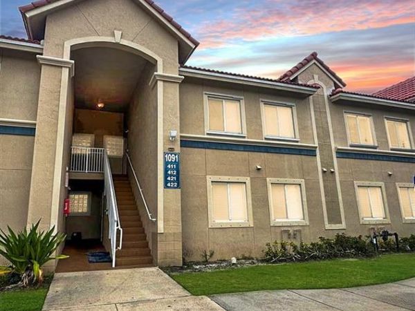 1091 Golden Lakes Boulevard, Unit 422, West Palm Beach, FL 33411