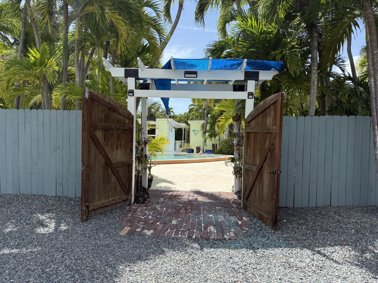 19512 Aztec Street, Sugarloaf, FL 33042 Photo