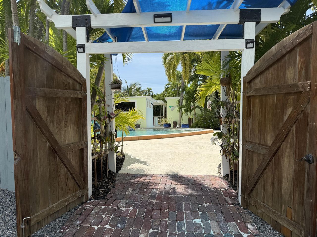 19512 Aztec Street, Sugarloaf, FL 33042 Photo