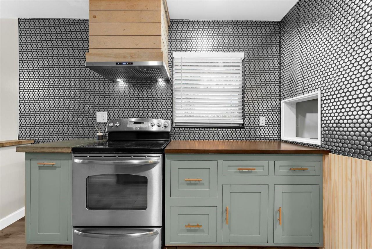 904 66th Avenue W, Bradenton, FL 34207 Photo