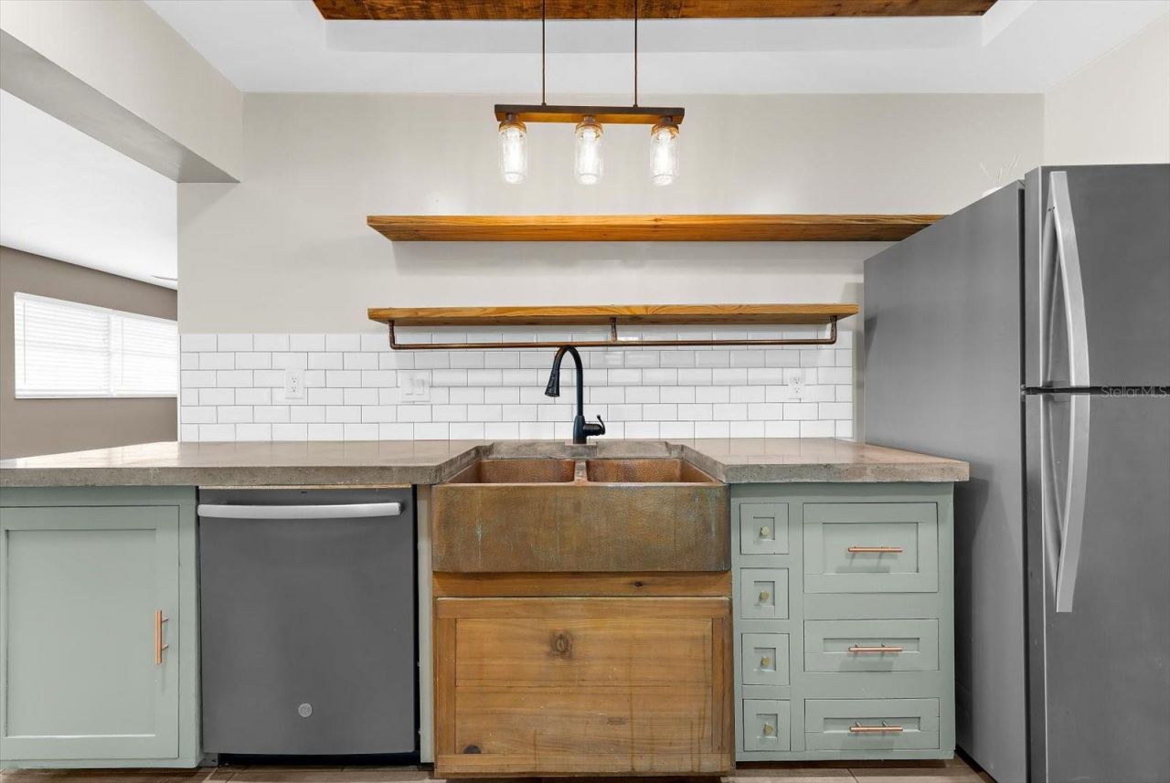 904 66th Avenue W, Bradenton, FL 34207 Photo