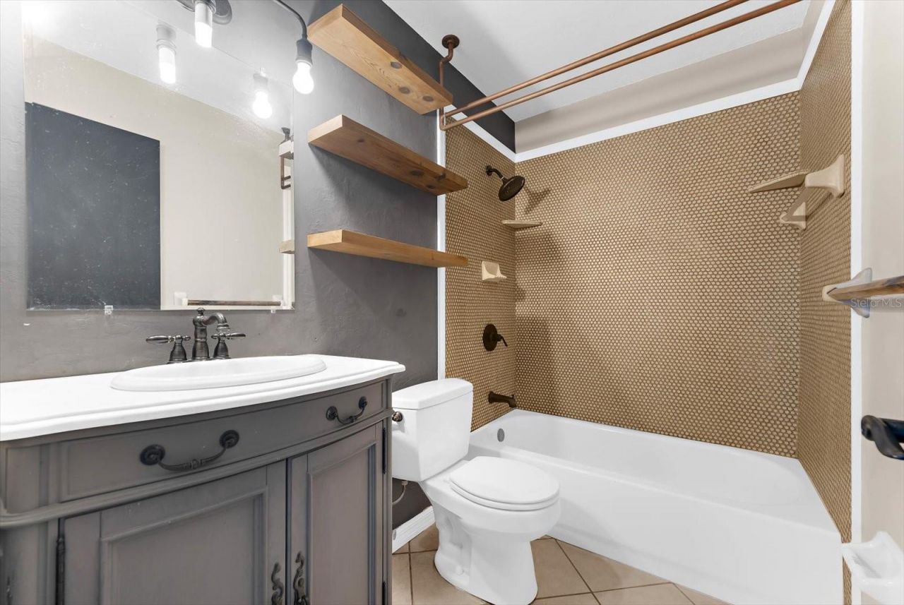 904 66th Avenue W, Bradenton, FL 34207 Photo