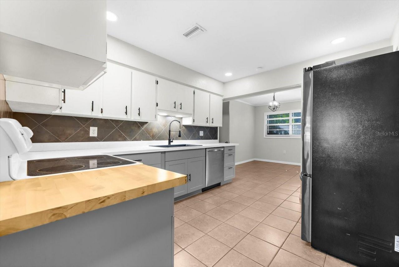 904 66th Avenue W, Bradenton, FL 34207 Photo