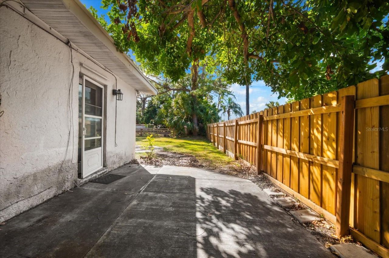 904 66th Avenue W, Bradenton, FL 34207 Photo