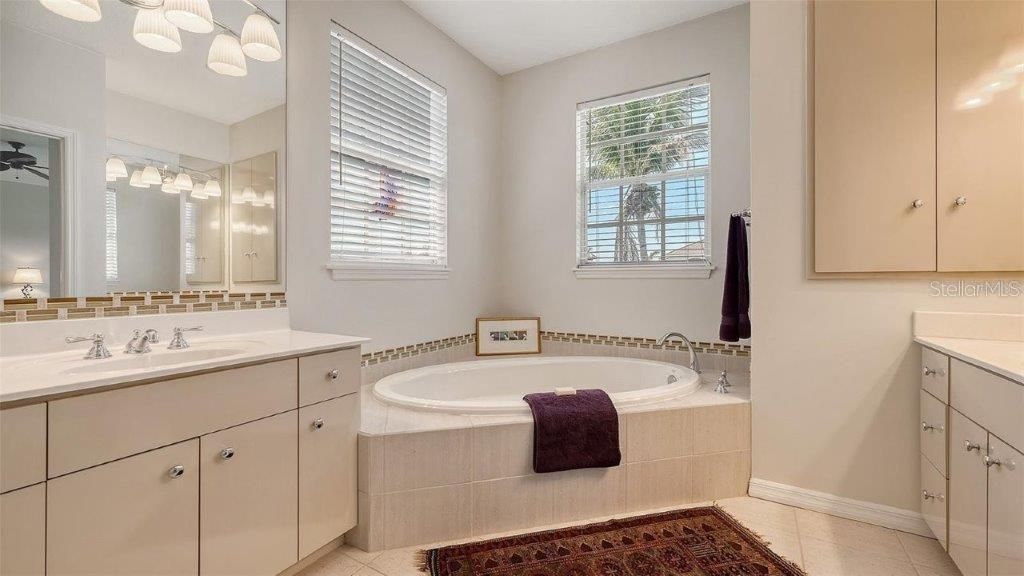 4922 Commonwealth Drive, Sarasota, FL 34242 Photo