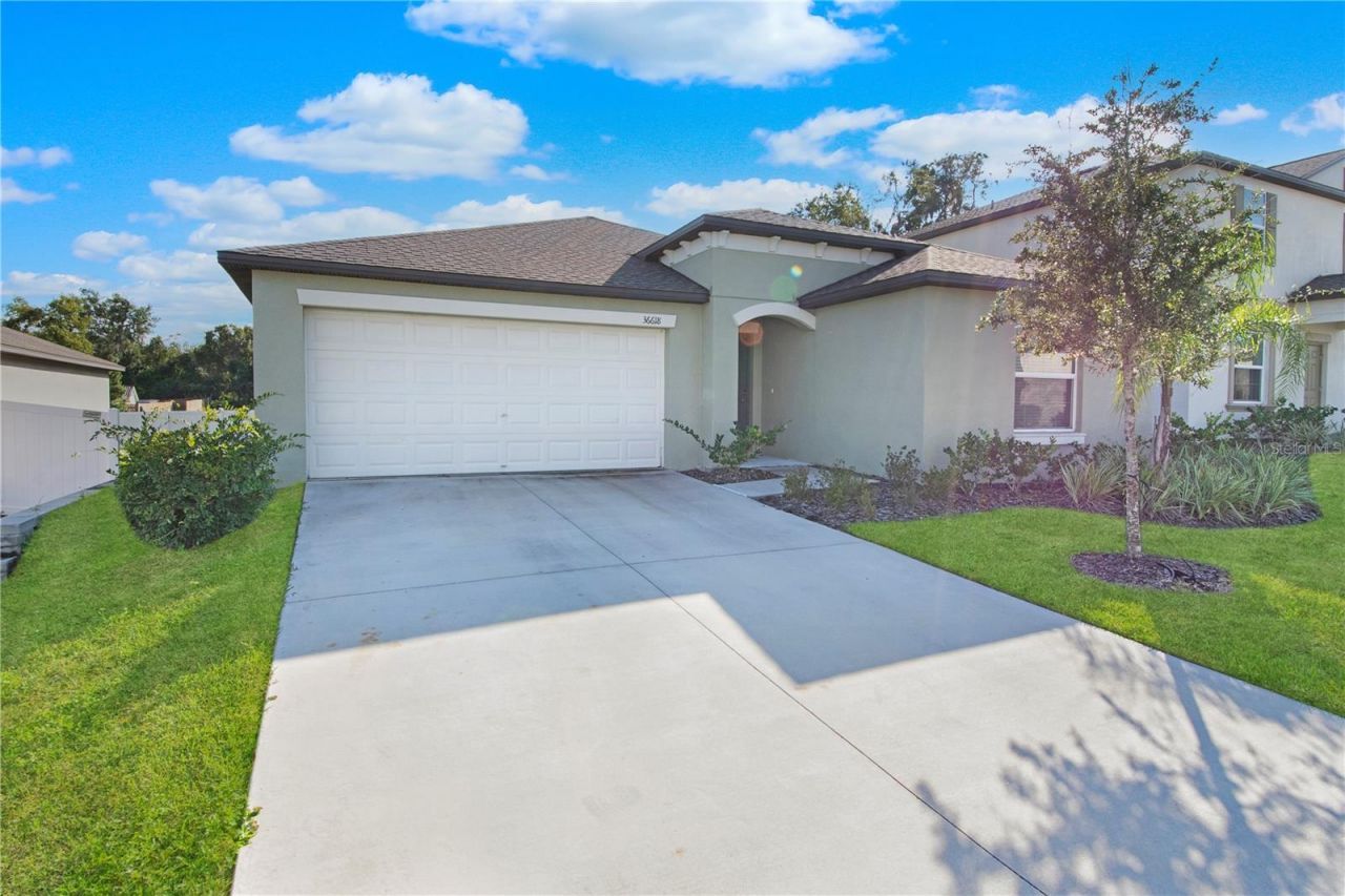 36618 Garden Wall Way, Zephyrhills, FL 33541 Photo