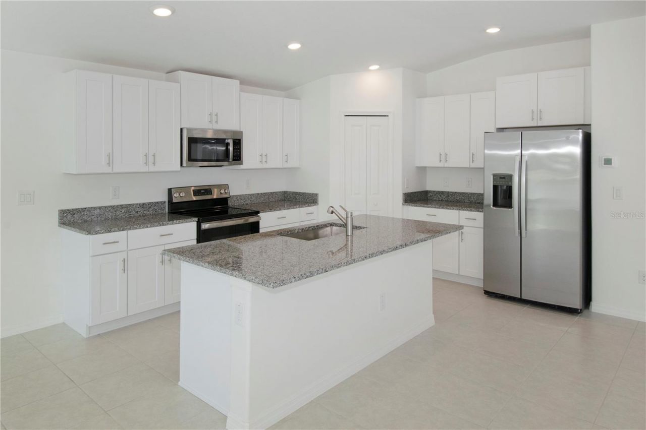 36618 Garden Wall Way, Zephyrhills, FL 33541 Photo