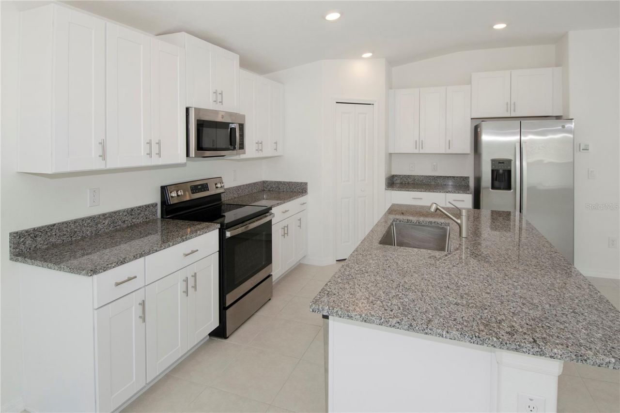 36618 Garden Wall Way, Zephyrhills, FL 33541 Photo