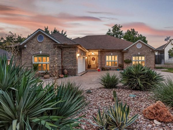 20 Augusta DR, Meadowlakes, TX 78654