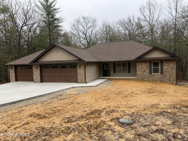 183 Natchez Circle, Crossville, TN 38558