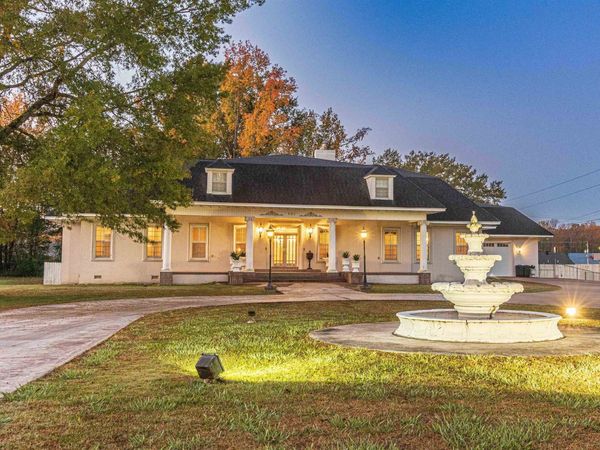 401 E POPLAR AVE, Selmer, TN 38375