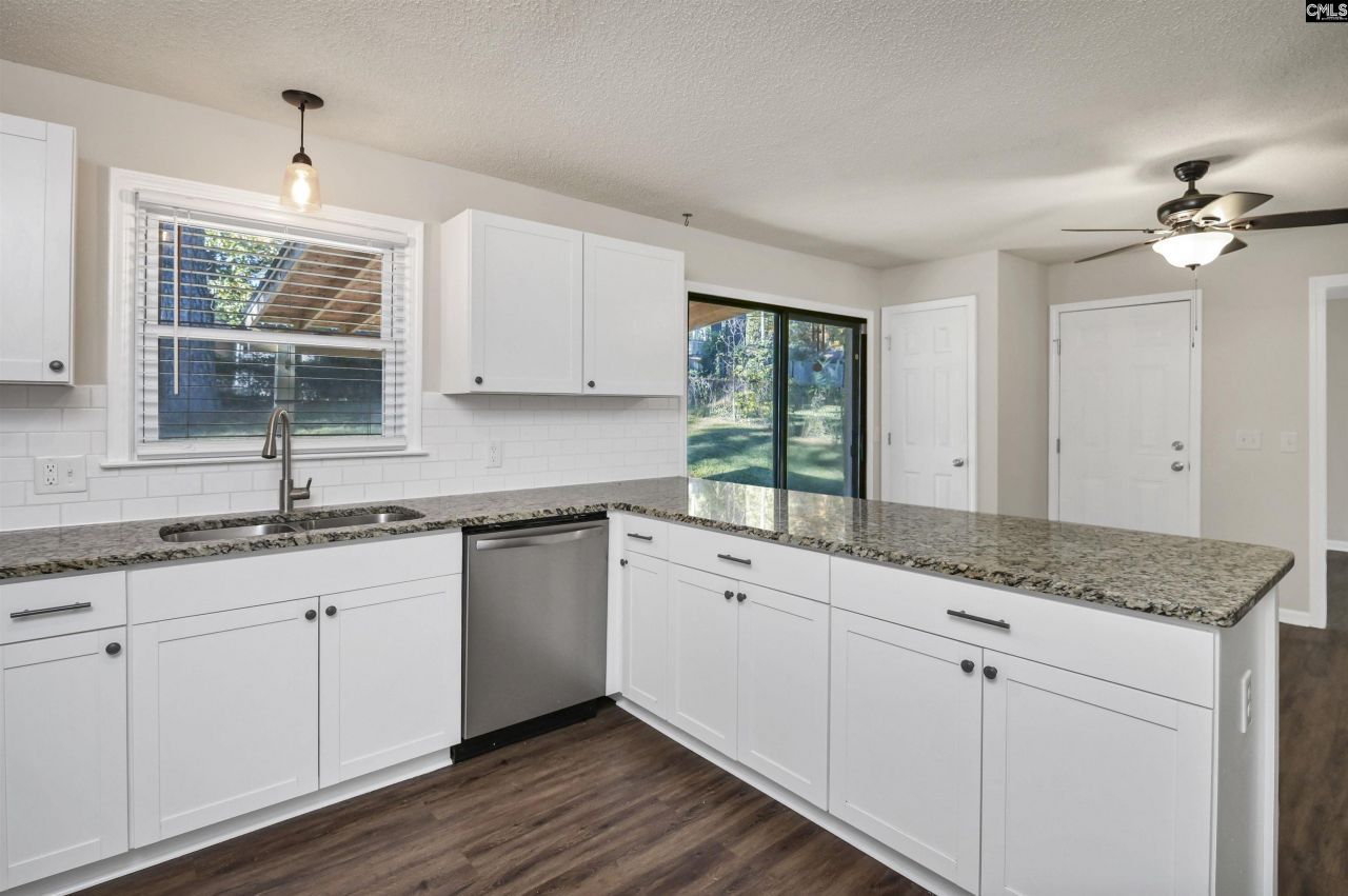 207 Baymore Lane  Photo 10