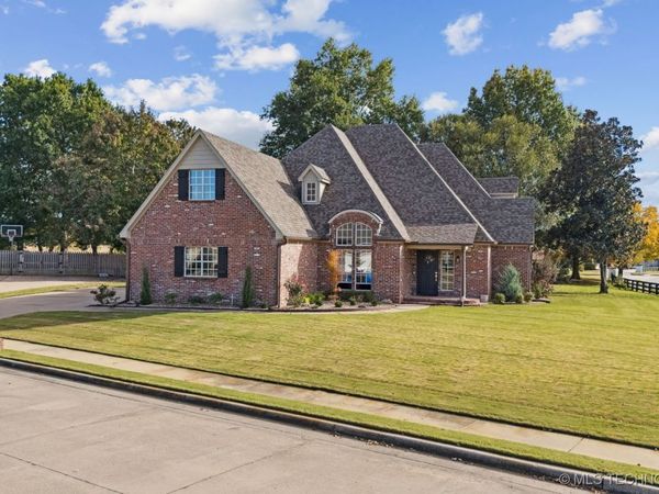 305 N Forest Ridge Boulevard, Broken Arrow, OK 74014