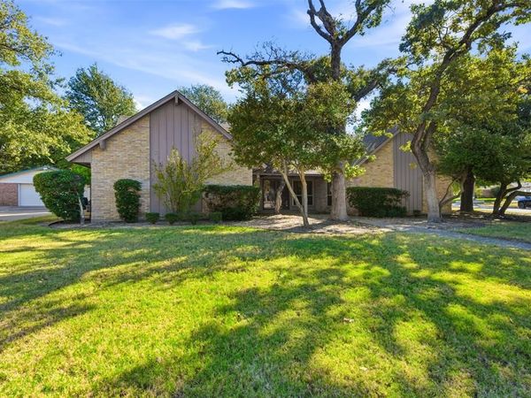 1709 Oakridge Drive, Pantego, TX 76013