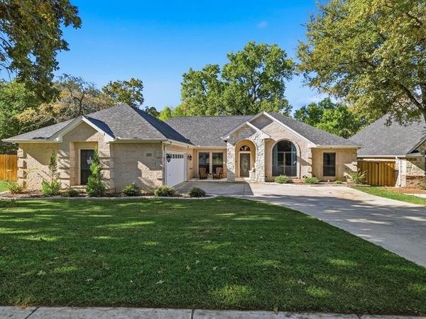 1805 Spinnaker Lane, Azle, TX 76020