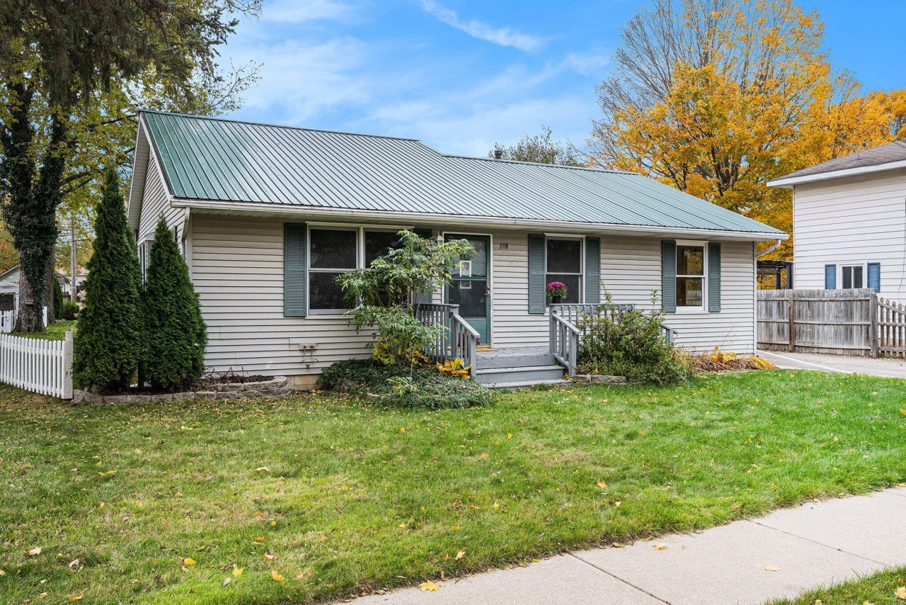 218 S Robinson Street, Schoolcraft, MI 49087 Main Photo