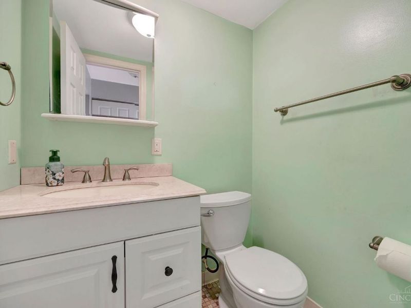 6855 Sayler Avenue, Cincinnati, OH 45233 Photo 19